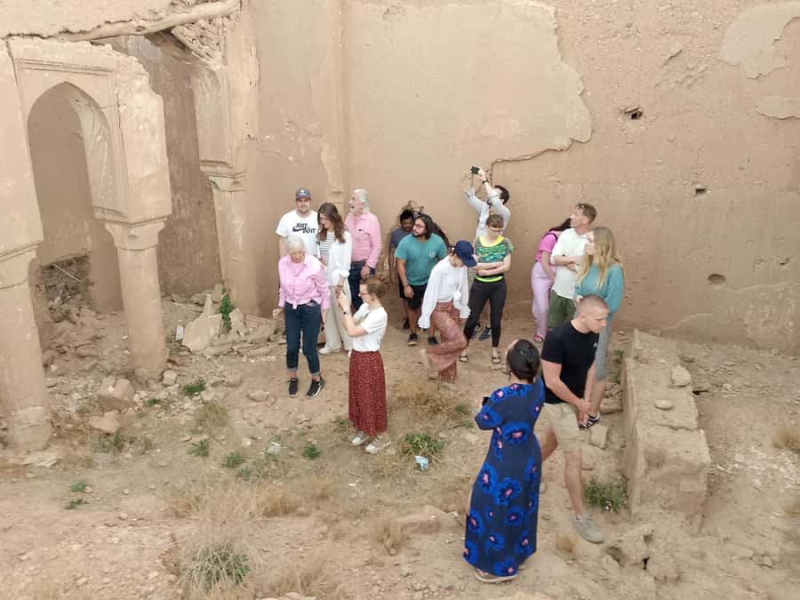 Marrakech: Camel Ride in the Palm Grove - Getting ready with a cheich and saddle