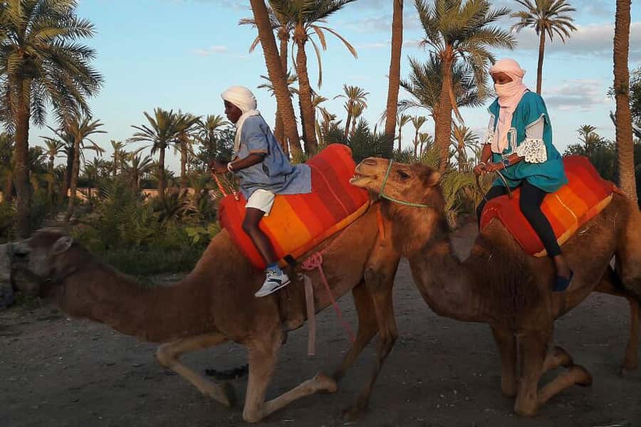 Marrakech: Camel Trek - Getting dressed like a desert nomad