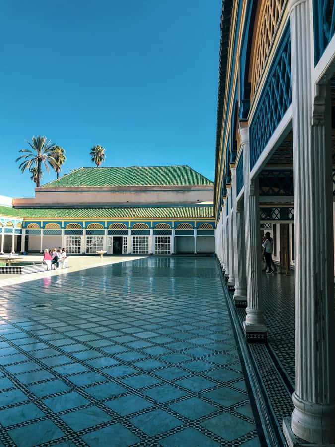 Marrakech City Tour: Souks, Palaces & Hidden Gems - Reading Marrakech through the souks