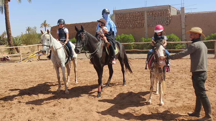 Marrakech: Desert and Palmeraie Horse Riding Tour & Transfer - What the guides add to the experience