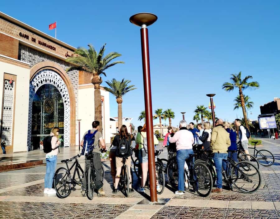 Marrakech: Guided Bike Tour with a local Guide - A quiet pause at Menara Gardens