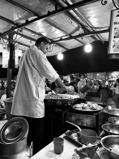 Marrakech: Guided Tour by Night - Guide quality and language options