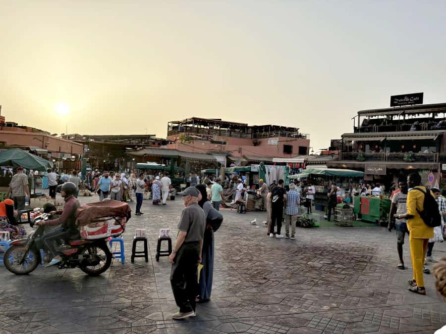 Marrakech: Guided Tour by Night - Walking the medina when the sun goes down