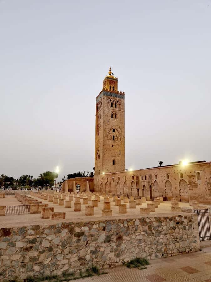 Marrakech: Guided Tour by Night - Meeting near the ice cream sculpture