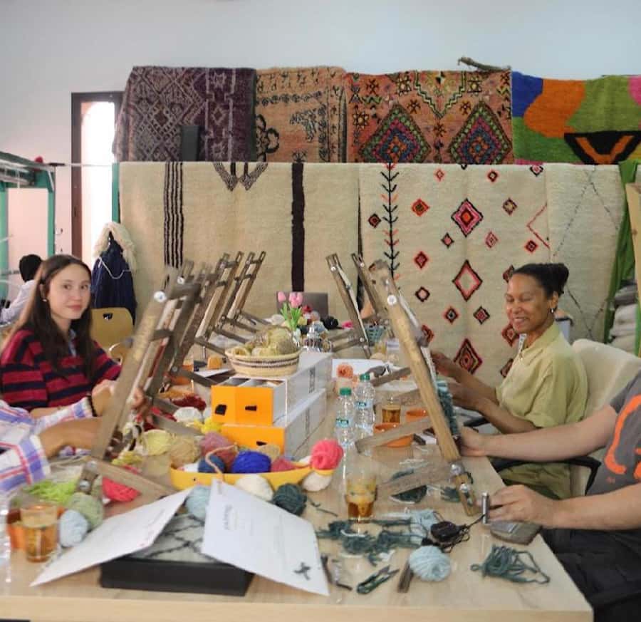Marrakech Hammam, Massage & Berber Carpet Weaving Workshop - Learning Berber carpet weaving from an artisan
