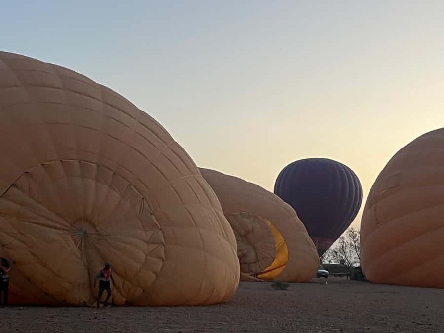 Marrakech: Hot Air Balloon Flight with Breakfast - Watching the balloon inflate
