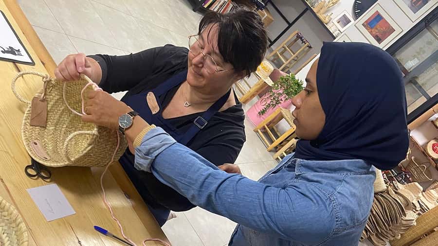 Marrakech Medina Basket Embroidery Workshop - Finishing your basket and taking the final photo