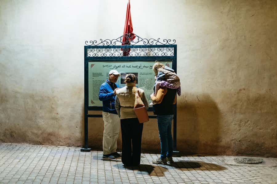 Marrakech: Medina by Night Walking Tour with Moroccan Tea - Shopping without losing the evening