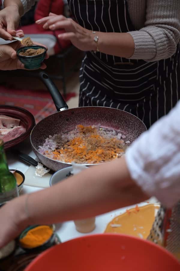 Marrakech: Moroccan Cooking Class for vegetarians and vegan - What happens in a mixed vegetarian and meat class