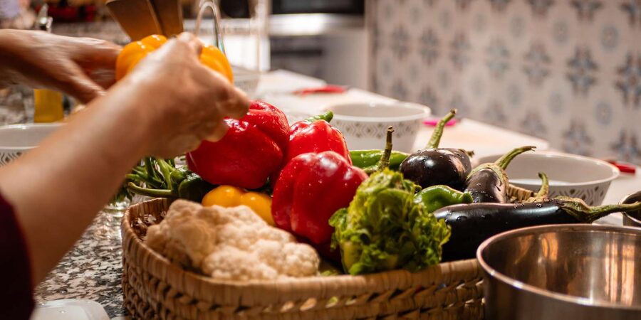 Marrakech: Moroccan Cooking Class with Market Visit and Meal - Group size, language, and teaching style