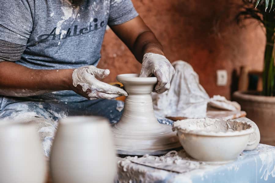 Marrakech: Pottery Workshop with Moroccan Tea - Your first 15 minutes: watching before making