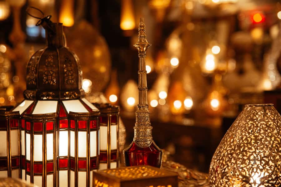 Marrakech: Private Souks Tour with Tea and Traditional Snack - Spices, sellers, and the first turn into the souks