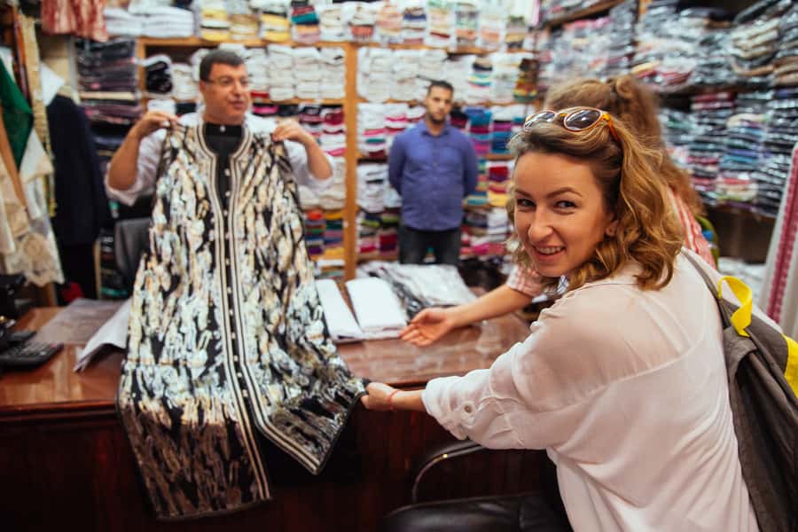 Marrakech: Private Souks Tour with Tea and Traditional Snack - Fabrics, jewelry, carpets, and the art of looking