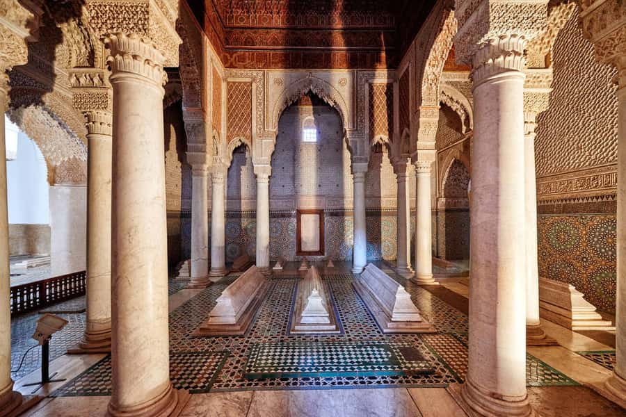 Marrakech: Saadian Tombs, Bahia Palace, Medina and Souk Tour - Pace, group size, and the physical effort