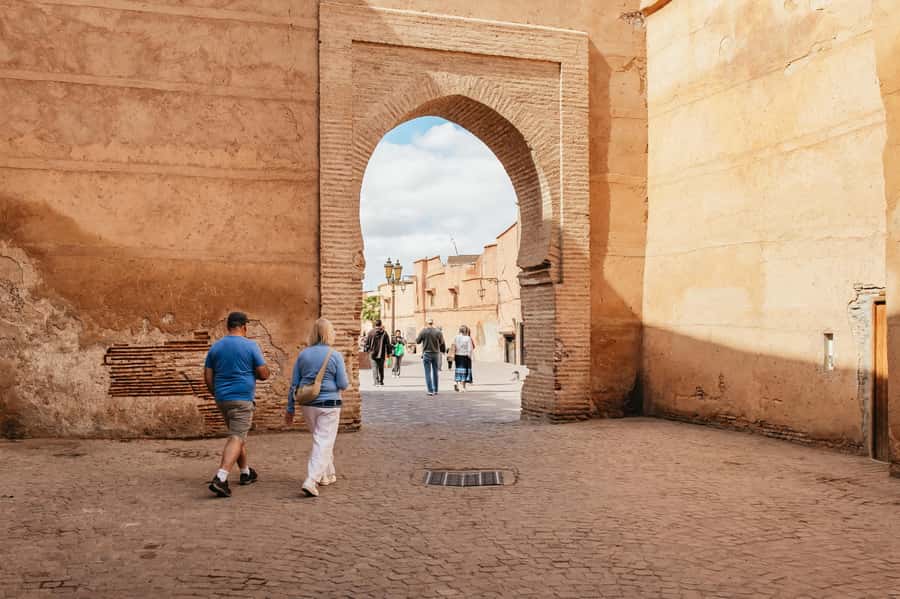 Marrakech: Saadian Tombs & Bahia Palace, Medina Guided Tour - The souks and the craft of getting around