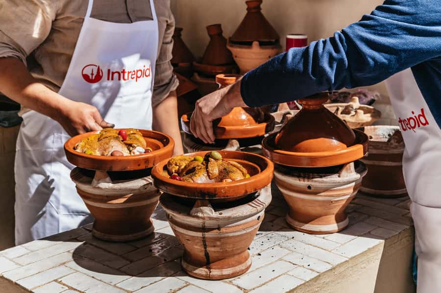 Marrakech: Tajine Cooking Class in a Traditional Riad - Meeting your guide at Djemaa El-Fna
