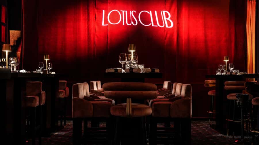 Marrakech: Vibrant Dinner Show at The Lotus Club - Choosing between the Moroccan and international menus