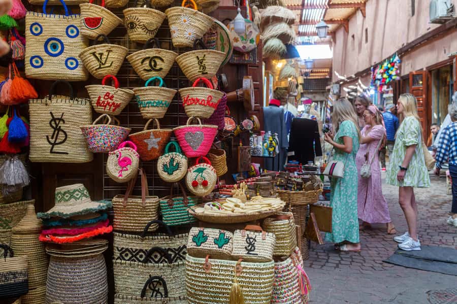 Marrakech: Vibrant Souks, Local Artisans & Medina Experience - Riad Zitoun el Jdid, rugs, antiques, and careful shopping