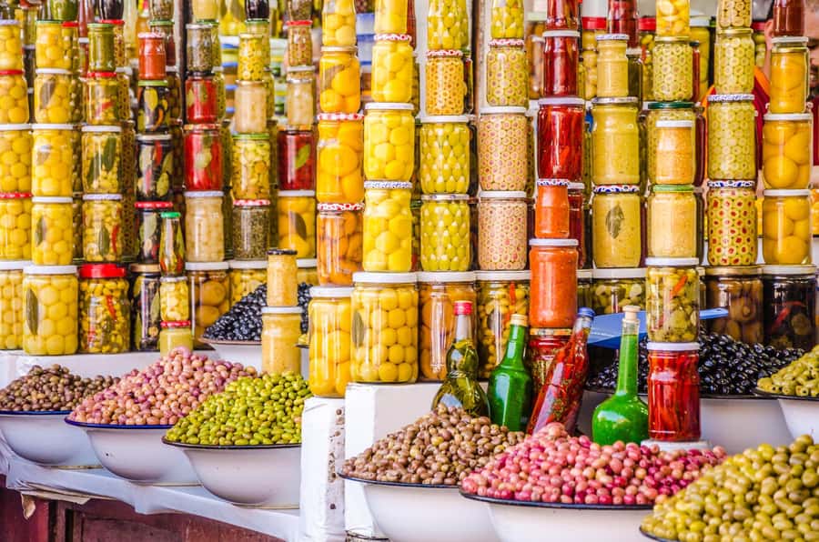 Marrakech: Vibrant Souks, Local Artisans & Medina Experience - Djemaa el Fna and the first steps into the medina