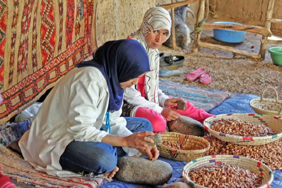 Marrakech: Weave Your Own Moroccan Rug with Love & Transfe - Mint Tea, Pastries, and Moroccan Conversation