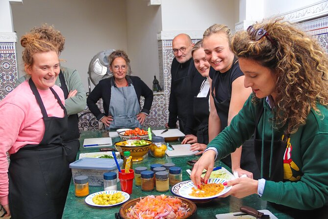 Marrakesh cooking class with chef Hassan - Local dishes - Hassan and Ahmed make the class work