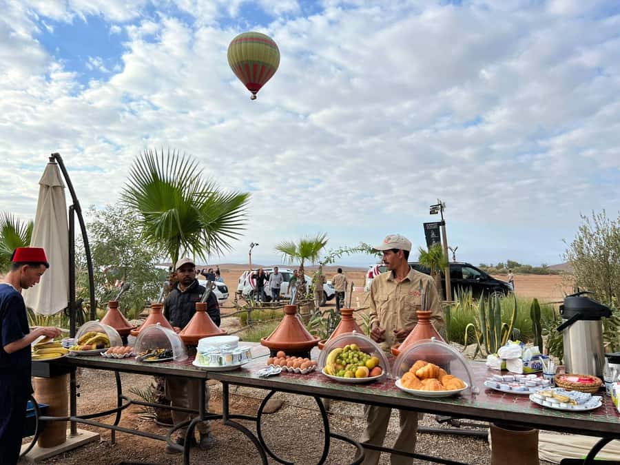 Marrakesh: Early Morning 40-Minute Balloon Flight - Tea, croissants, and the balloon camp