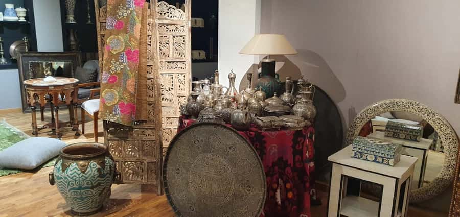 Marrakesh: Guided Souk Shopping Tour with a Local Guide - Craft workshops and the people who make the goods