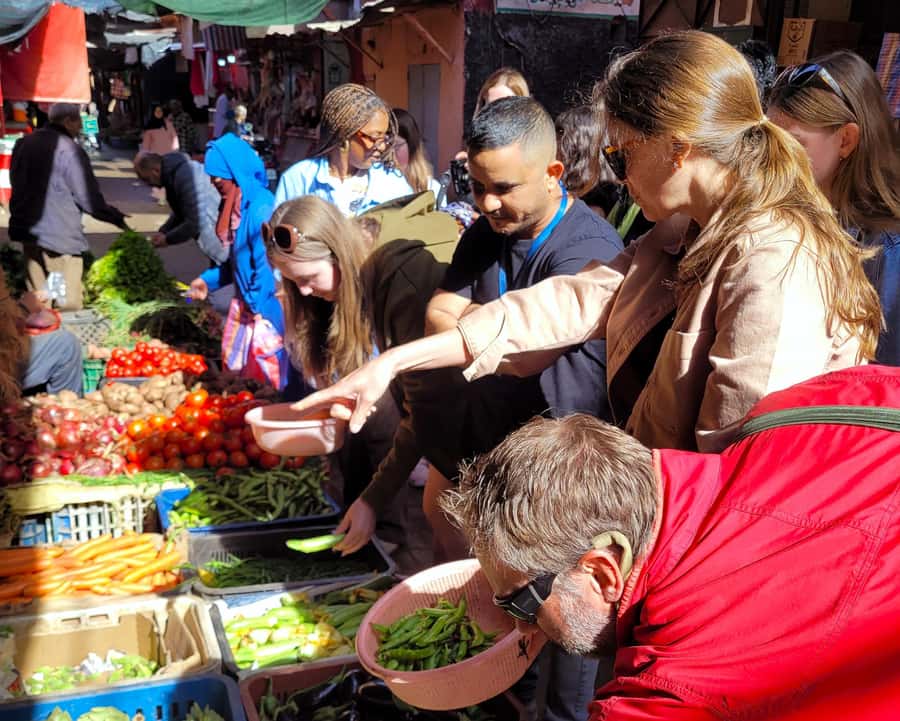 Marrakesh: Moroccan Dishes Cooking Class with a Local Chef - Meeting at Bab Doukkala and entering the market