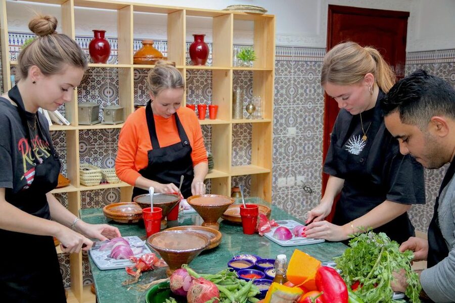 Marrakesh: Moroccan Dishes Cooking Class with a Local Chef - Comfort, timing, and practical limits