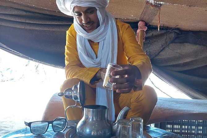 Merzouga Jeep 4WD Desert Tour: Sahara Adventure - Meeting nomadic families over tea