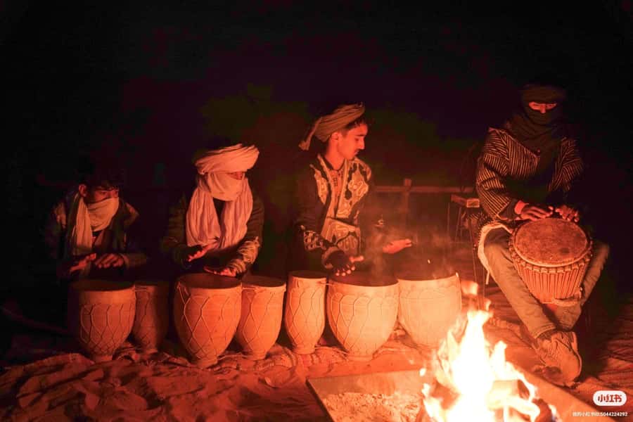 Merzouga: Overnight Stay in Luxury Desert Tent with Dinner - Staff, language, and the level of service