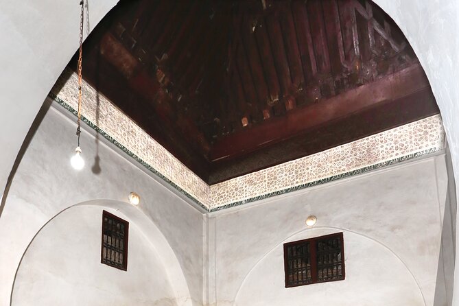 Mouassine the real traditional Moroccan Hammam - Ghassoul for women and the final wash