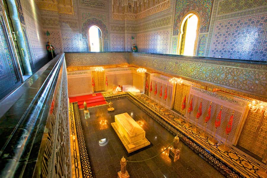 Rabat: Guided City Tour with Mausoleum Mohammed V Visit - Meeting the guide and getting around Rabat