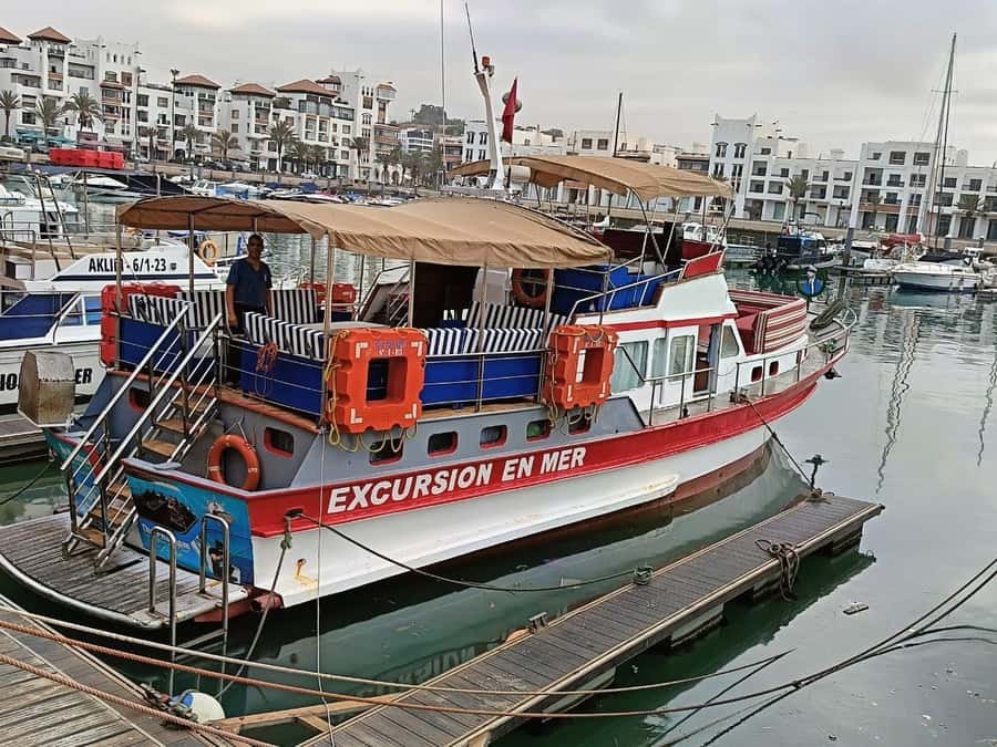 Sea excursion with BBQ, fishing, and swimming - Fishing at the anchored spot