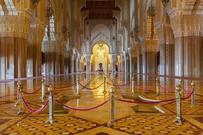 Skip the line Hassan 2 mosque Premium Tour entry ticket included - The sahn courtyard and ocean-side setting