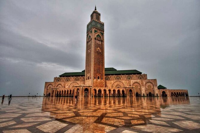 Tour of Casablanca from cruise or hotels, guided tour. - Old Medina and Place Marishal: a short walk into older Casablanca